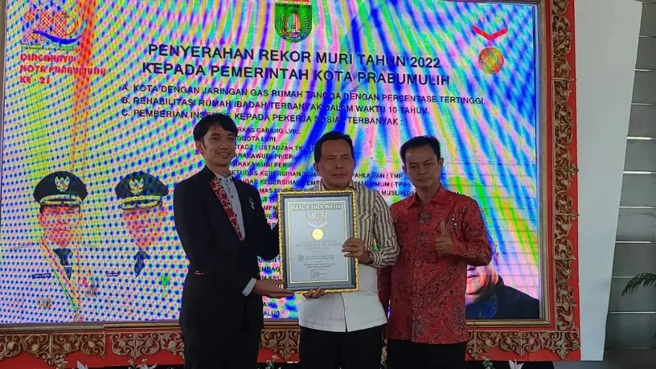 Pemecah Rekor Muri Tiga Katagori 